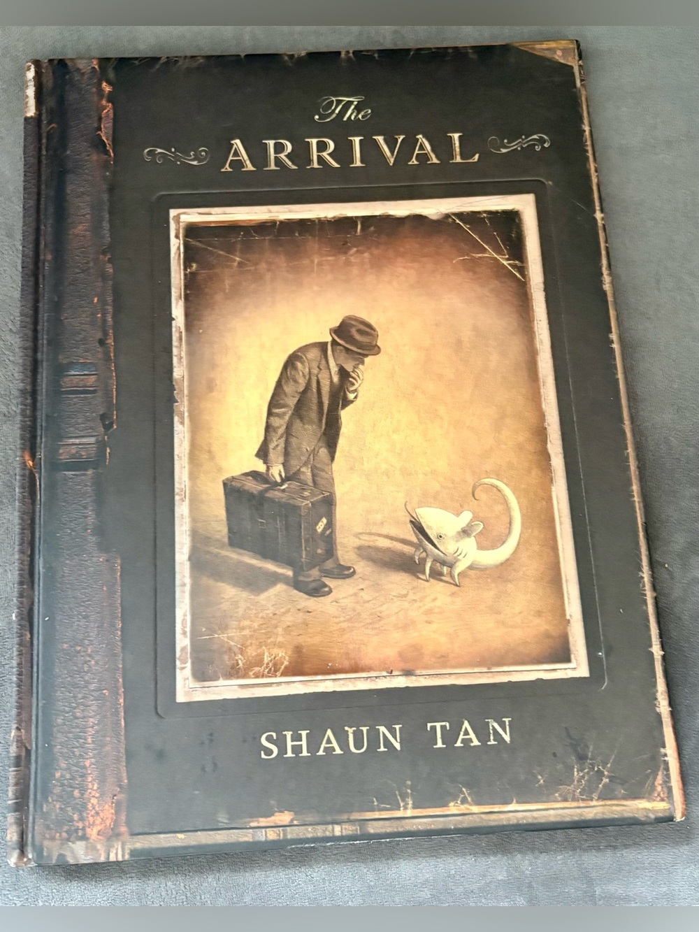 Arrival by Shaun Tan (2007, Hardcover)